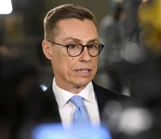 Стубб заявив про відсутність військової загрози після падіння дронів у Фінляндії