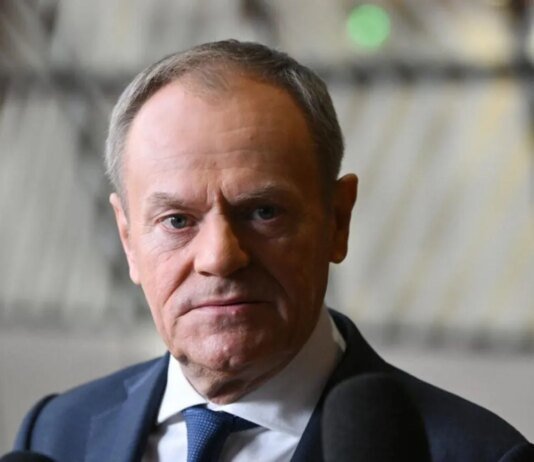 Туск заявив, що Польща підозрює Угорщину у передачі даних ЄС росії