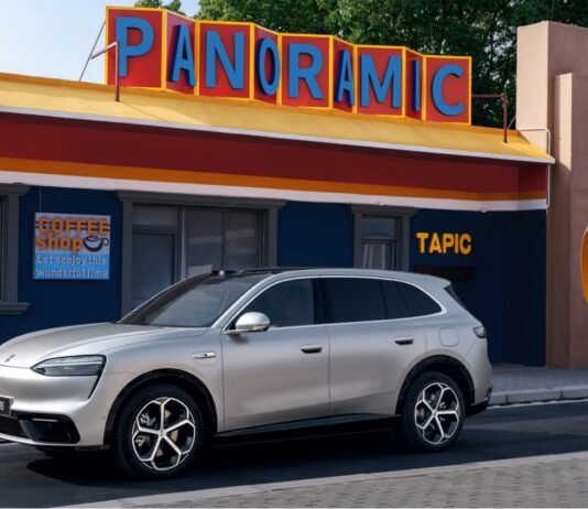 Богатое оснащение и запас хода 760 км: дебютировал электрифицированный кроссовер от Huawei (фото)