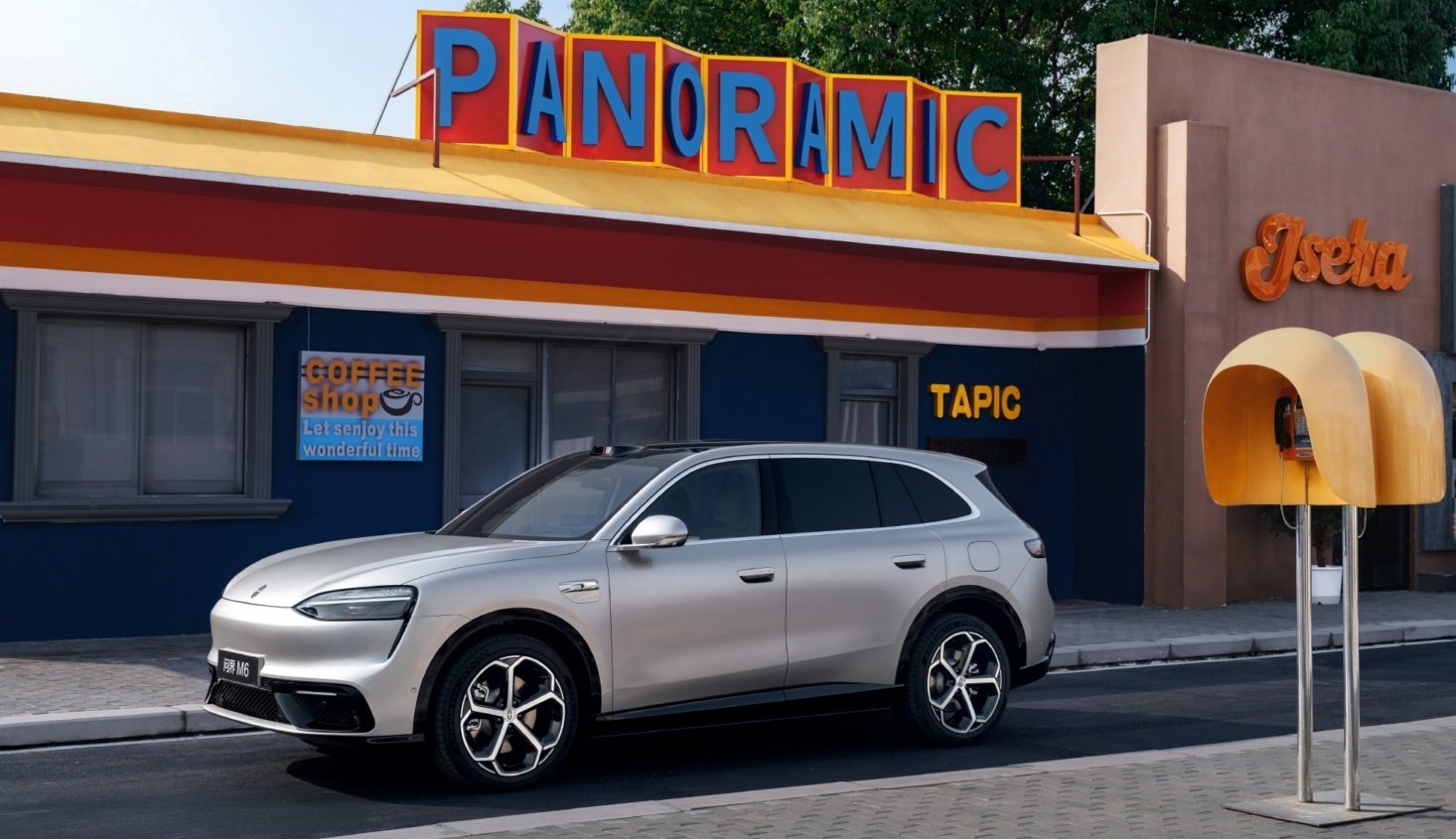 Богатое оснащение и запас хода 760 км: дебютировал электрифицированный кроссовер от Huawei (фото)