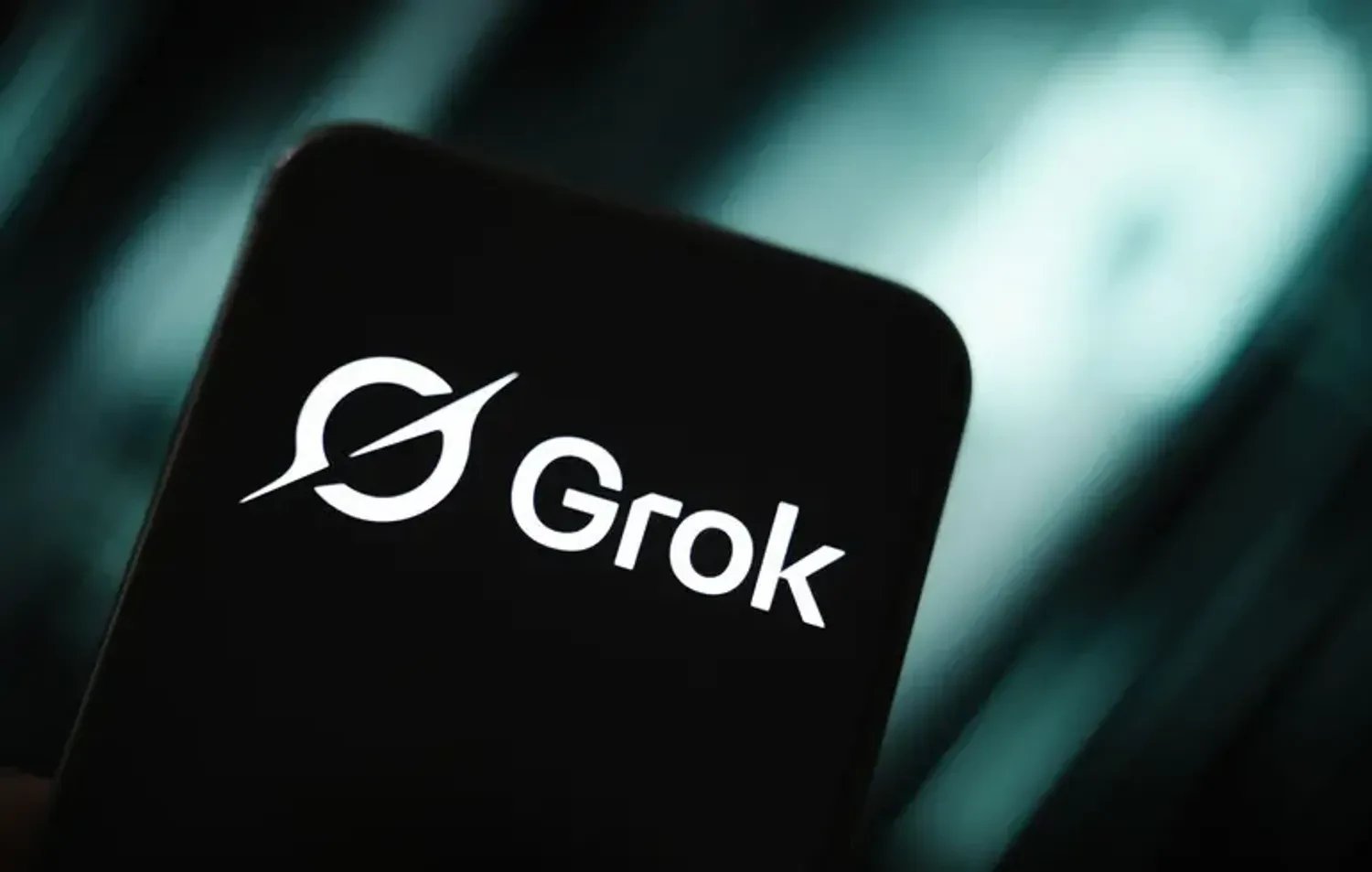 Підлітки подали до суду на компанію Маска через порнографічні зображення, створені Grok