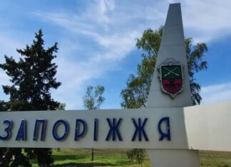 Російська атака на інфраструктуру Запоріжжя спричинила перебої зі світлом, є поранений