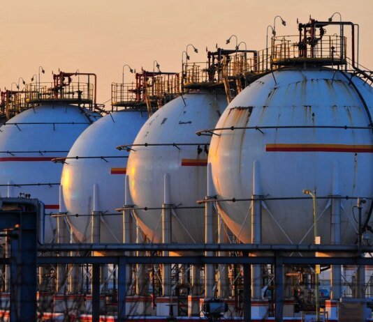 Один із найбільших у світі експортерів СПГ QatarEnergy оголосив форс-мажор на тлі іранських атак