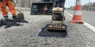 Уряд виділяє 3 млрд грн на ямковий ремонт доріг країни, зокрема у прифронтових регіонах