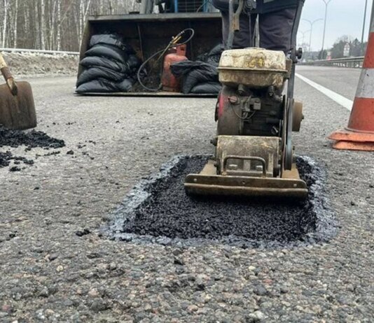 Уряд виділяє 3 млрд грн на ямковий ремонт доріг країни, зокрема у прифронтових регіонах