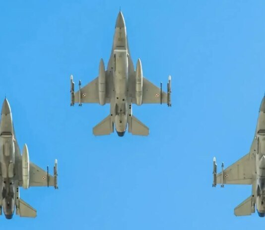 Польща активувала військову авіацію через ракетну атаку рф на Україну