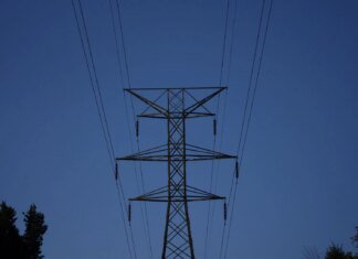 росія атакувала енергетику у кількох регіонах, є відключення світла у 7 областях