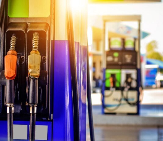 Скорочення імпорту пального від європейських країн — чим це загрожує Україні