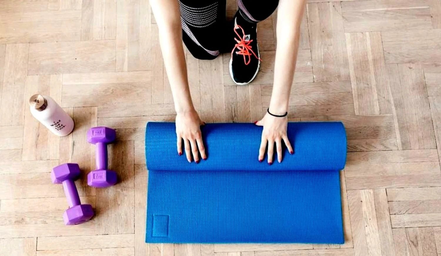 Як прибрати живіт та зміцнити тіло вдома — поради тренерки