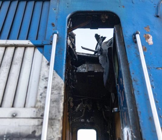 російський БПЛА Ланцет атакував пасажирський потяг "Київ-Суми"