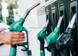 Погрози нафтою по $200 за барель — до яких цін на пальне готуватись українцям