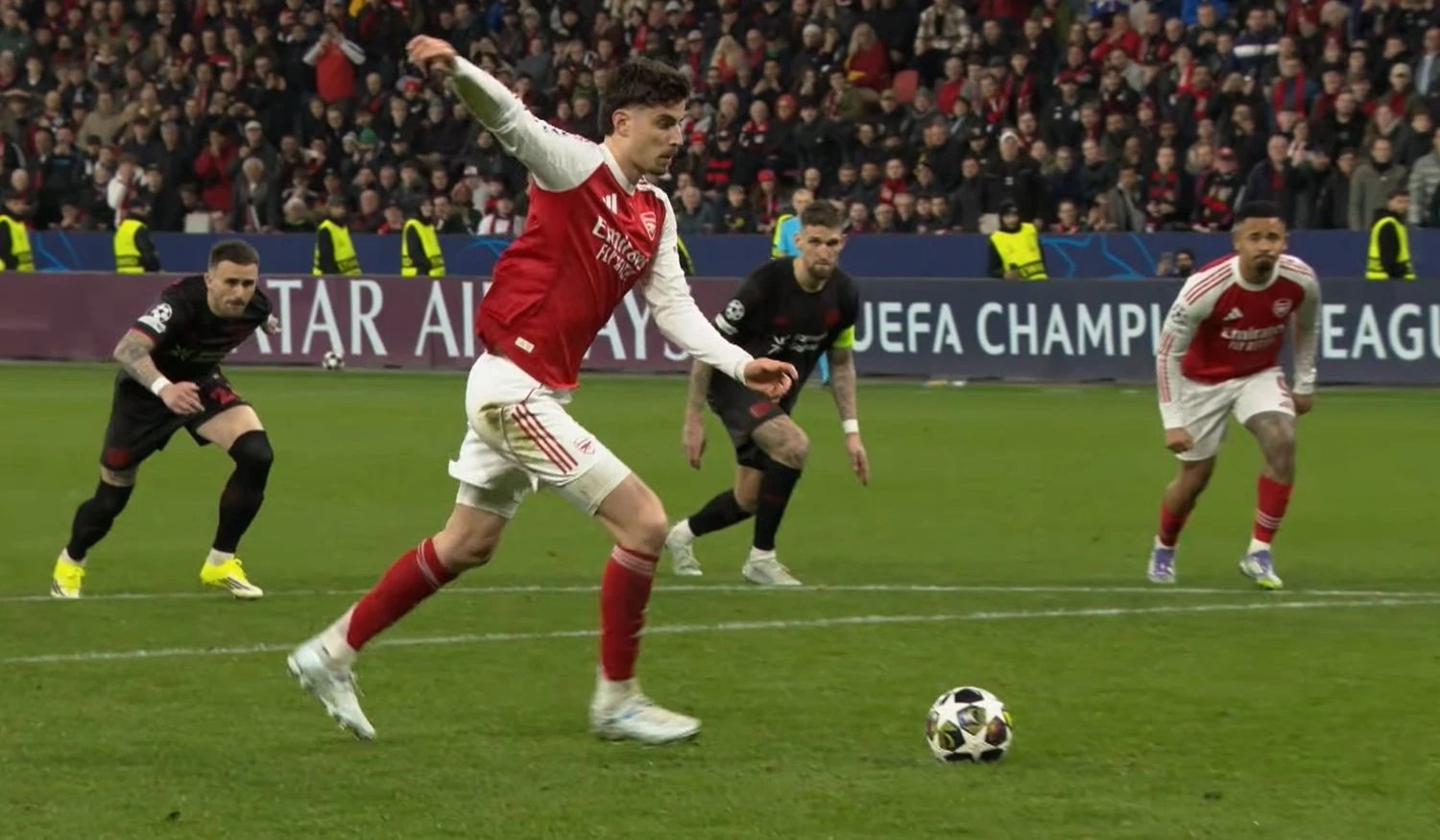 «Арсенал» врятувався наприкінці: «Баєр» і лондонці зіграли внічию в 1/8 фіналу Ліги чемпіонів
