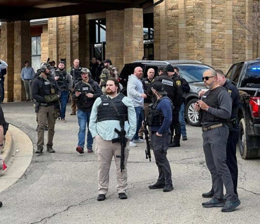 Нападника, який влаштував стрілянину біля синагоги в Мічигані, ліквідували — ЗМІ