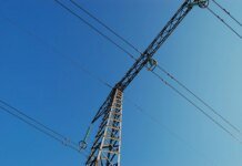 Ворожі атаки знеструмили частину жителів у шести областях, поранено енергетика, увечері — графіки