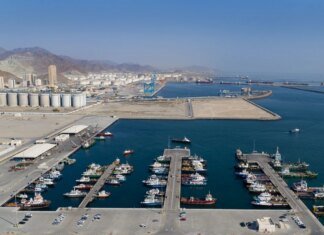 У порту Фуджейра в ОАЕ зупинили частину операцій з перевантаження нафти після атаки дрона і пожежі — ЗМІ