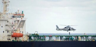 Французькі ВМС захопили російський "тіньовий" танкер Deyna під прапором Мозамбіку