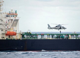 Французькі ВМС захопили російський "тіньовий" танкер Deyna під прапором Мозамбіку