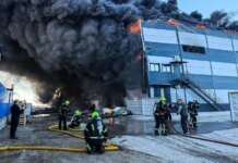 Велика пожежа на складі під Києвом — у чотирьох районах столиці спостерігається задимлення