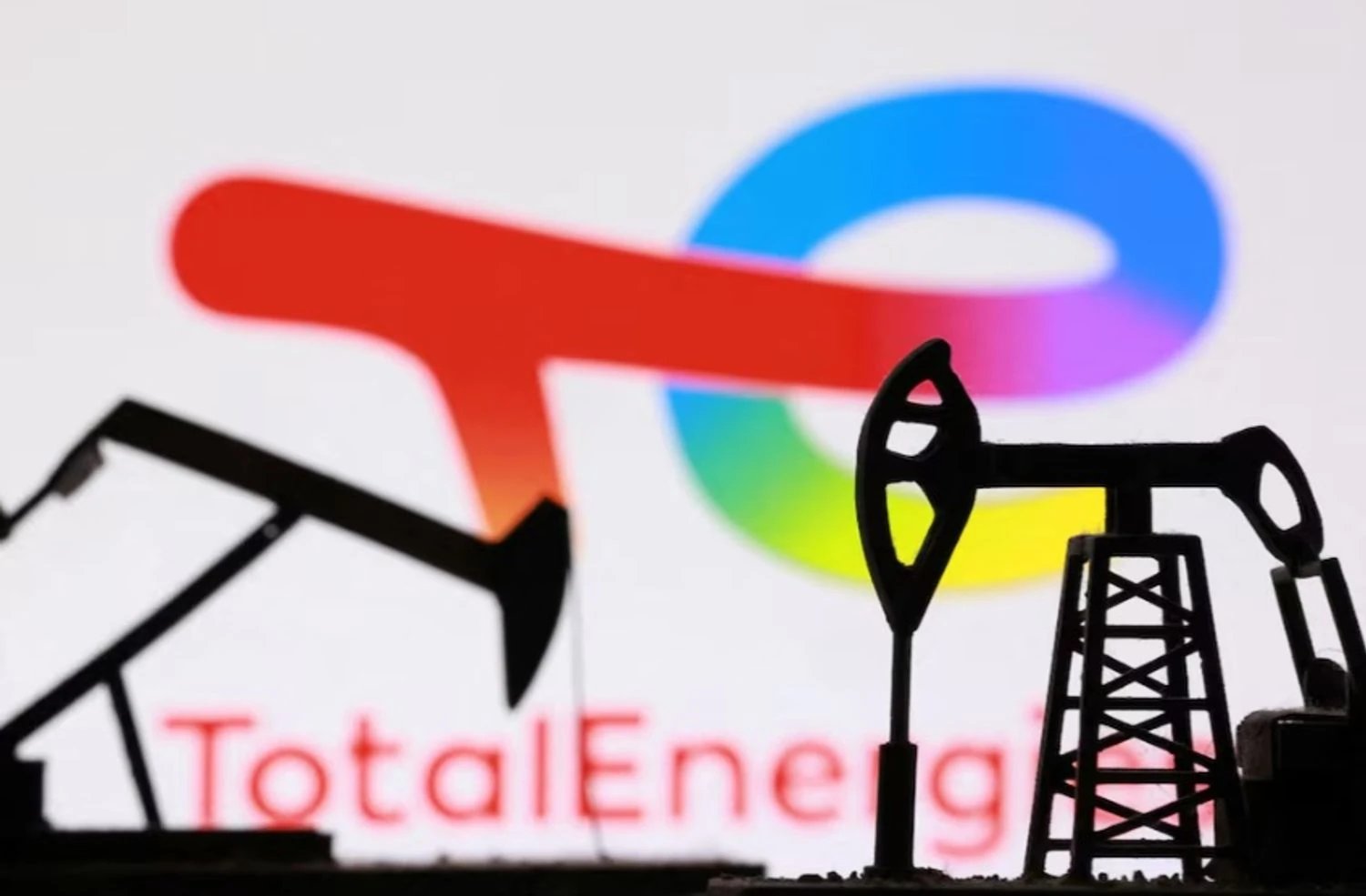 TotalEnergies відмовляється від морських вітропроєктів у США і інвестує майже $1 млрд у нафту і газ