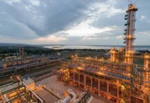 саратовський НПЗ зупинив роботу після атаки дронів виникла пожежа