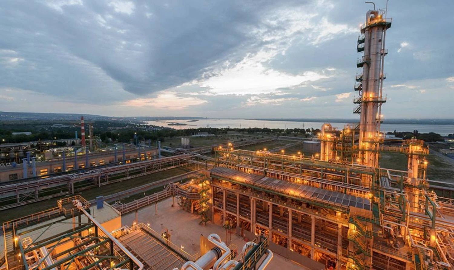 саратовський НПЗ зупинив роботу після атаки дронів виникла пожежа