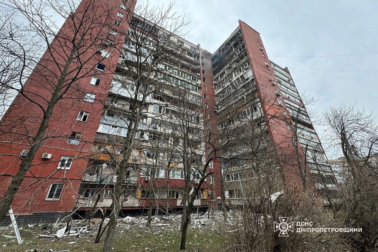 Кількість поранених від удару рф по будинку у Дніпрі зросла до 9 людей, серед них маленька дитина