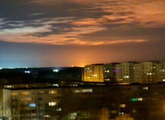 ленінградську область третю ніч поспіль атакують дрони, у районі портів лунали вибухи