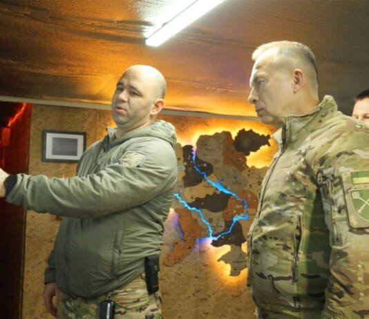 Сирський їздив до наступального угруповання на Південь — каже, звільнено до 470 кв. км, у рф 11 тис. втрат