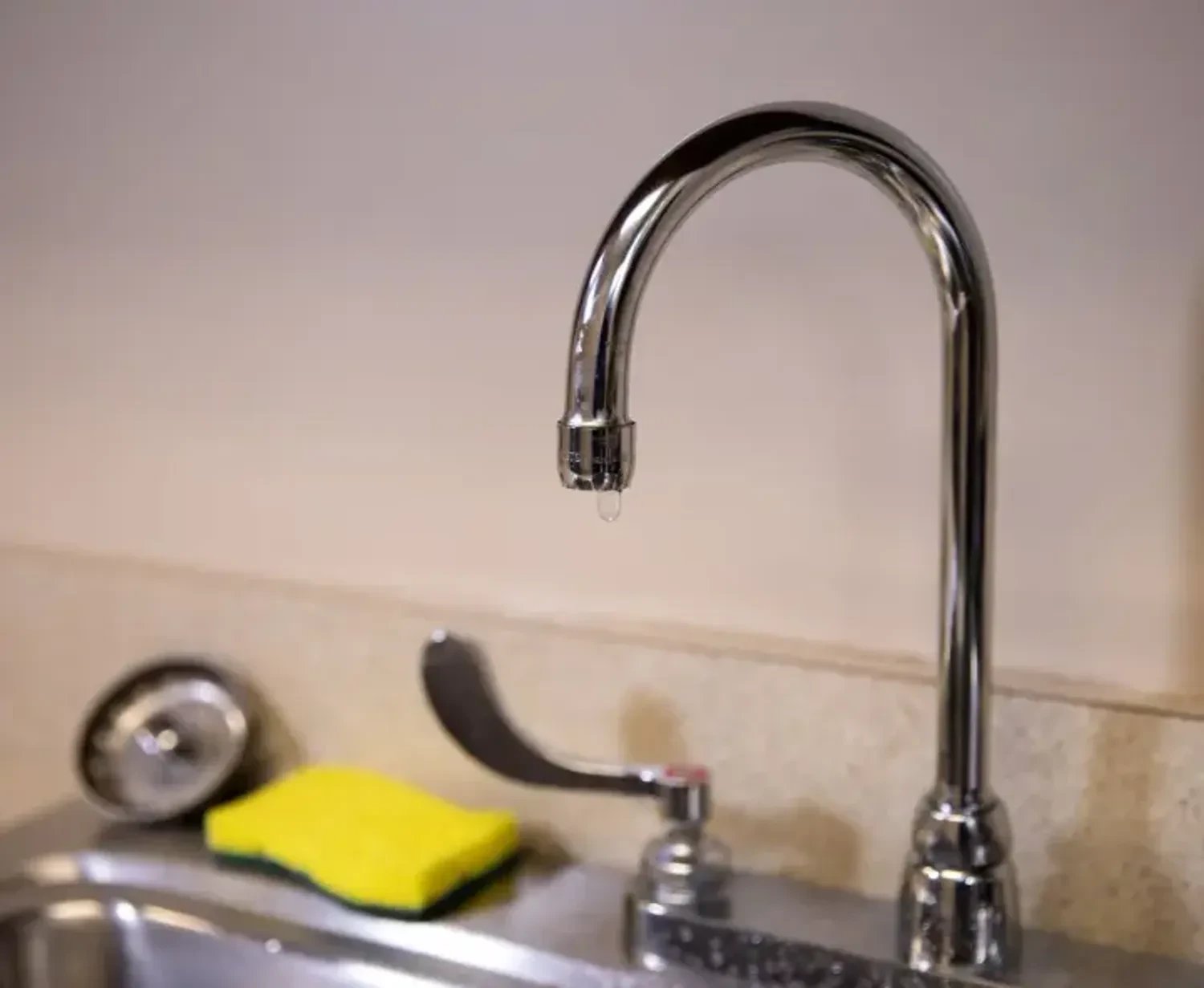 На лівому березі Києва відновлено подачу води