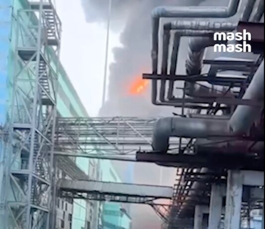 Масштабна пожежа спалахнула на заводі у Татарстані: три людини загинули, понад 50 — поранені