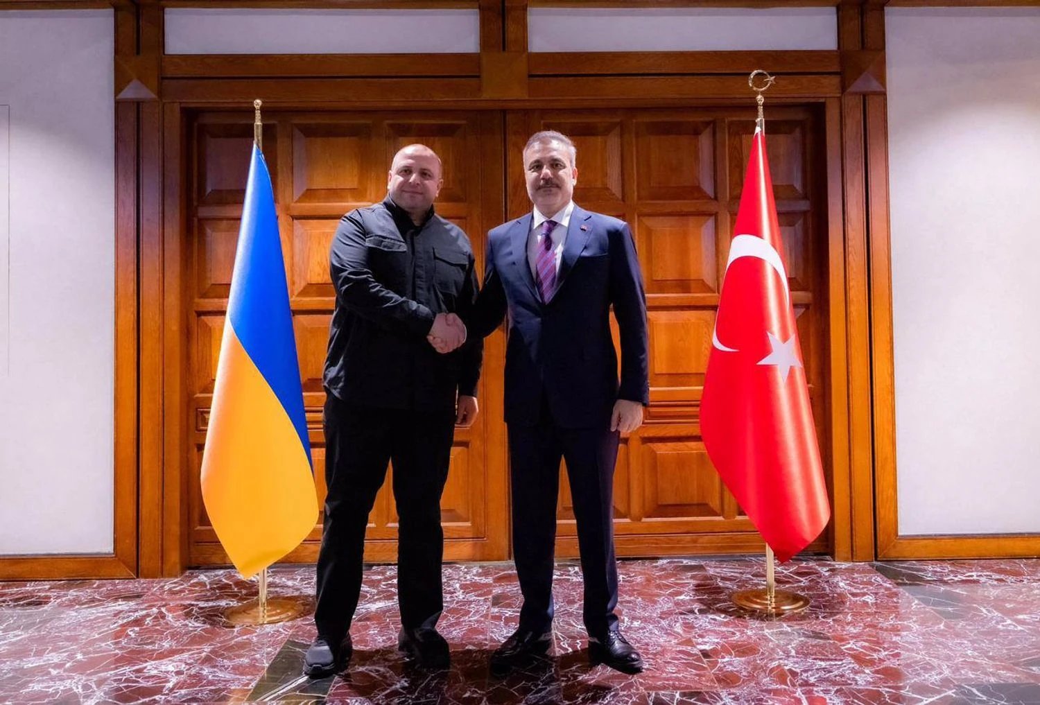 Умєров провів переговори в Анкарі щодо безпеки та повернення полонених