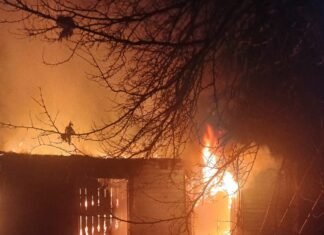 Внаслідок короткого замикання електромережі спалахнув будинок на Чернігівщині