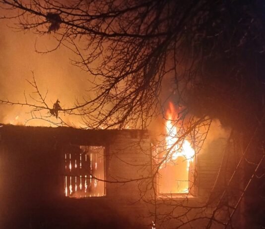 Внаслідок короткого замикання електромережі спалахнув будинок на Чернігівщині