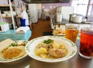 З 1 вересня всі українські школярі отримуватимуть безкоштовні гарячі обіди