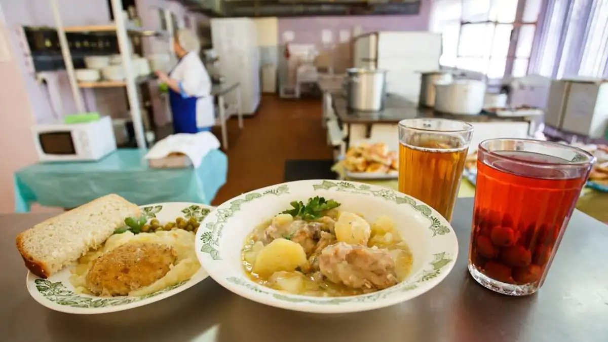 З 1 вересня всі українські школярі отримуватимуть безкоштовні гарячі обіди