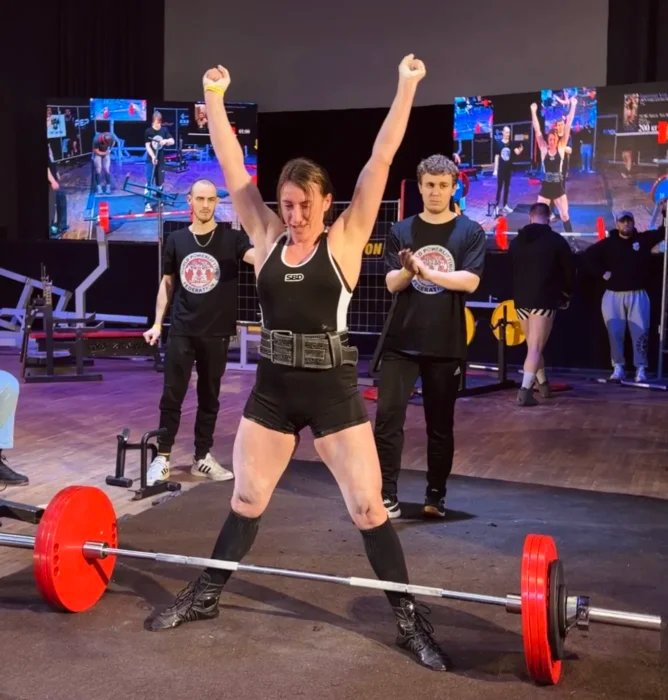 Спортсменка з Чернігова встановила рекорд України зі станової тяги – підняла 200 кг