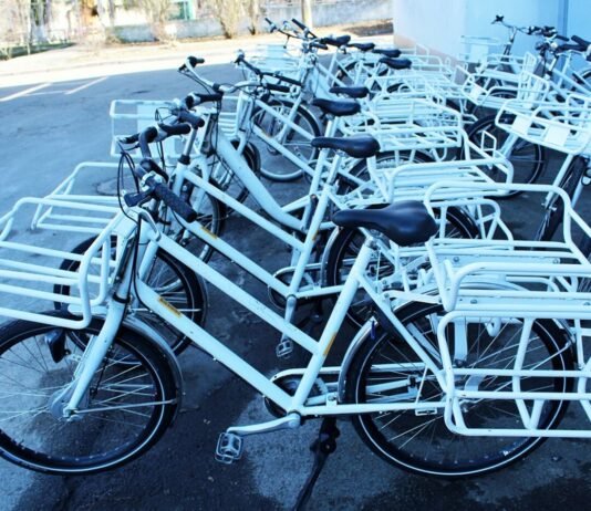 15 велосипедів для громад: соцпрацівники Чернігівщини отримали гуманітарну допомогу