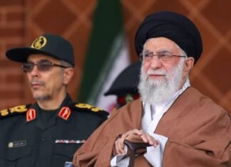 Введен 40-дневный траур: в Иране объявили о гибели верховного лидера Али Хаменеи (видео)