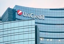 Крупнейший банк Италии сделал предложение о поглощении Commerzbank