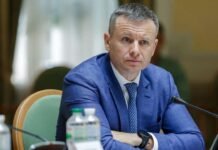 Кабмин разделил налоговый законопроект на три части: без НДС для ФОПов