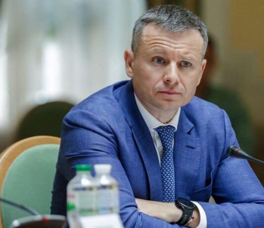 Кабмин разделил налоговый законопроект на три части: без НДС для ФОПов