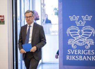 Центробанк Швеции посоветовал гражданам запастись наличными на случай войны