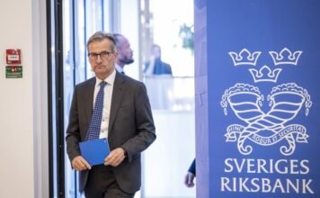 Центробанк Швеции посоветовал гражданам запастись наличными на случай войны