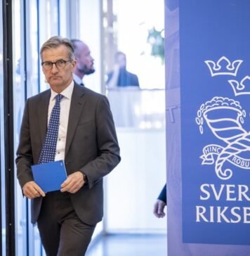 Центробанк Швеции посоветовал гражданам запастись наличными на случай войны