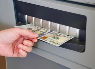 НБУ начал выдавать банкам наличную валюту после венгерского инцидента с Ощадбанком