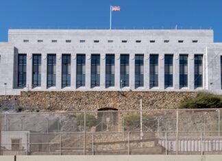 Монетный двор США временно убрал оливковую ветвь с монеты номиналом 10 центов – фото