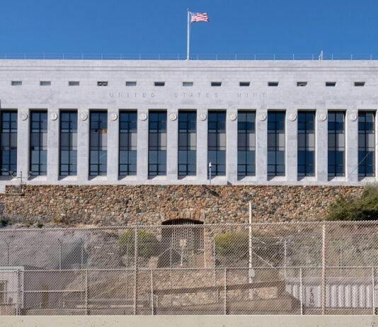 Монетный двор США временно убрал оливковую ветвь с монеты номиналом 10 центов – фото
