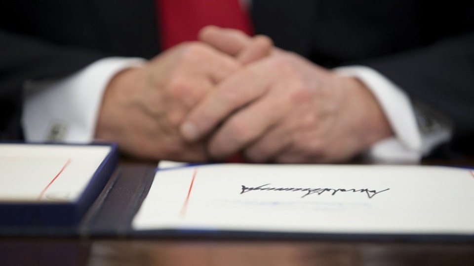 Трамп ломает 165-летнюю традицию. Подпись действующего президента впервые появится на долларах США