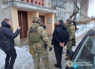 У Чернігові затримали військового, який вивіз зброю з фронту та продавав її