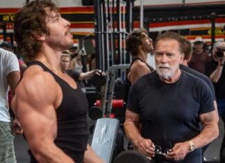 «Миссия выполнена»: внебрачный сын Арнольда Шварценеггера одержал свою первую победу (фото)